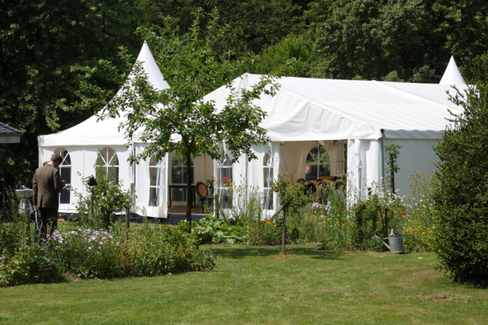 galerie-zelt-im-garten