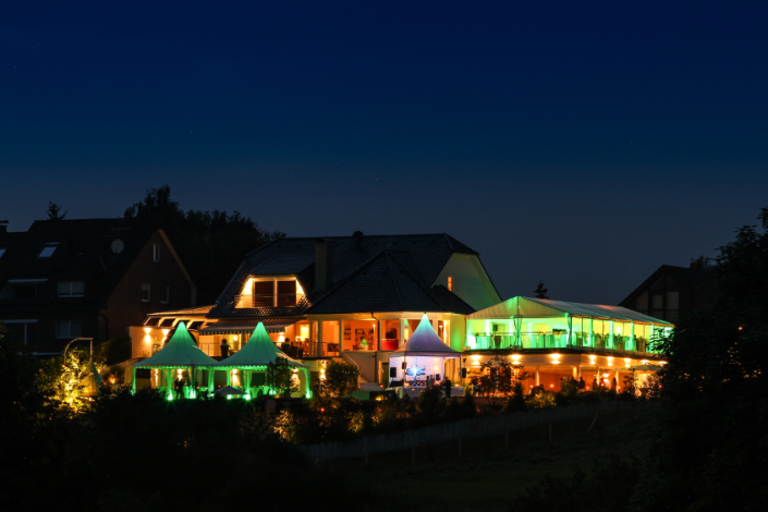 galerie-zelt-beleuchtet