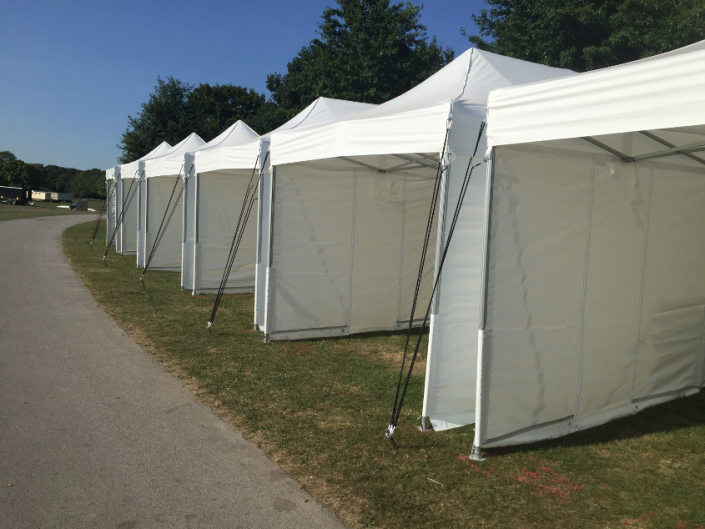 Zelt galerie-faltzelte-mit-abspannung