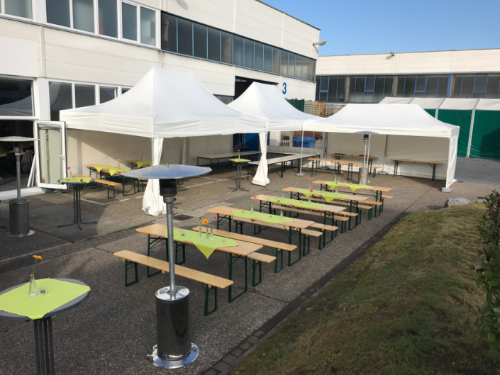 Faltzelte mit Bierzeltgarnituren galerie-faltzelt-in-schwarz