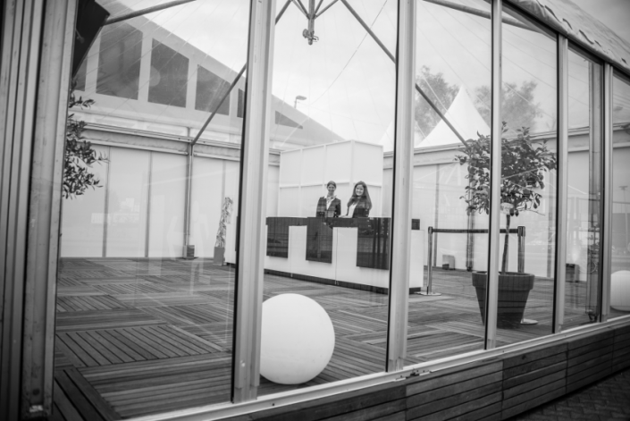Glasfassade bei einem Zelt galerie-glaszelt