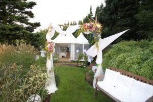 hochzeit-im-garten-pagoden-als-hochzeitzelt