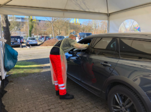 Drive-in-Behandlung-am-Auto drive-in-behandlung-am-auto